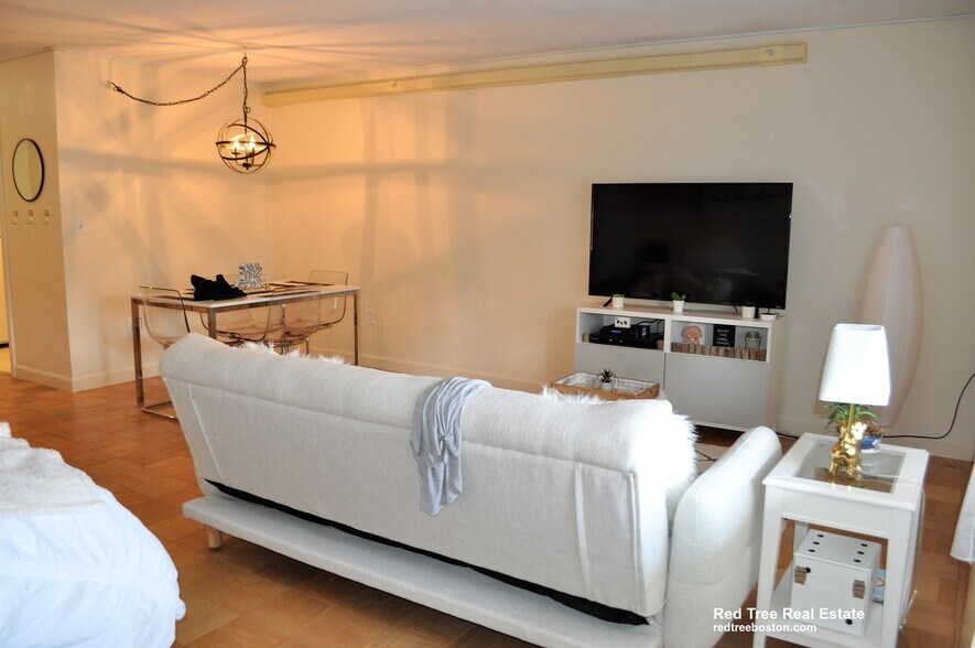 Building Photo - 101 Monmouth St