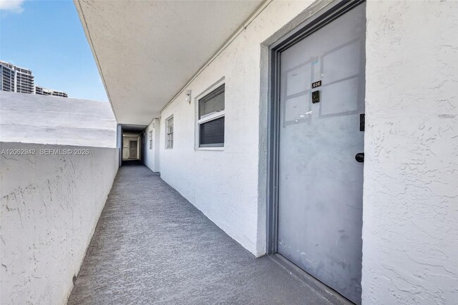 Building Photo - 4000 NE 170th St