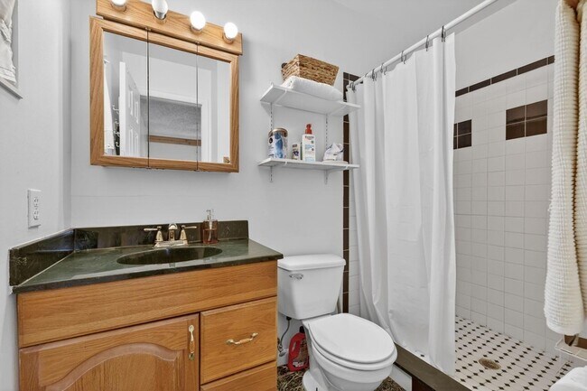 Building Photo - 1769 SE Madison St