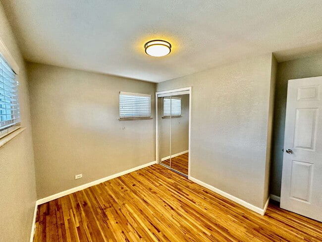 Building Photo - Cozy Home in Sunnyside!