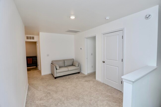 Building Photo - 2037 Elmridge Rd