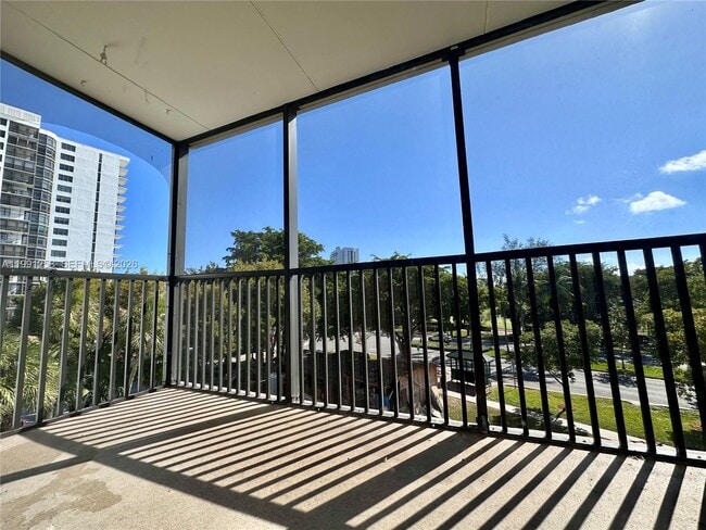 Building Photo - 3301 N Country Club Dr