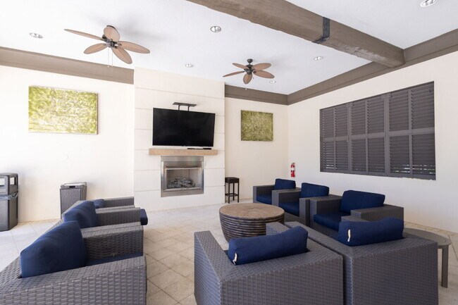 Building Photo - Gorgeous 3-Bed/2.5-Bath Townhome in Treves...