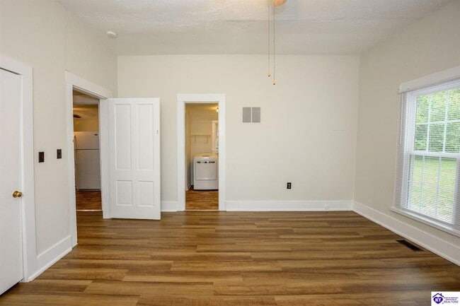 Building Photo - 203 W Warfield St