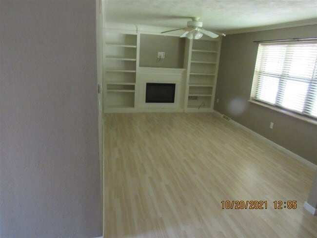 Building Photo - 10 Tanbark Dr