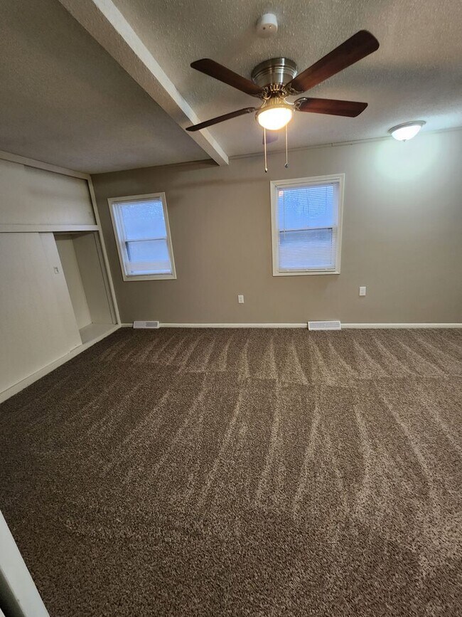 Building Photo - AVAILABLE NOW! Liberty Home 3 Bed 2 Bath 2...