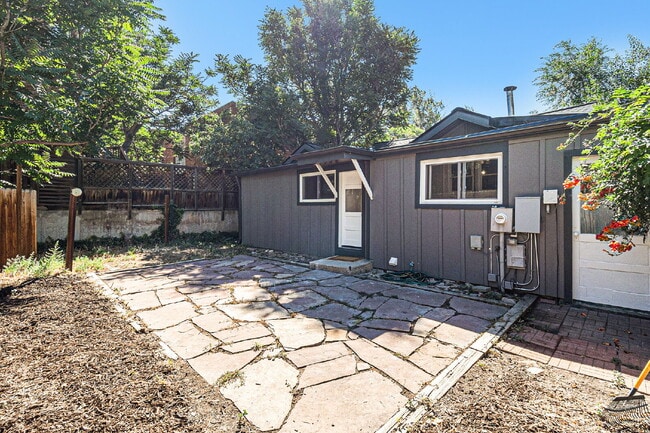 Building Photo - "Charming 3-Bed Oasis with Gleaming Hardwood Floors in the Heart of Boulder!"