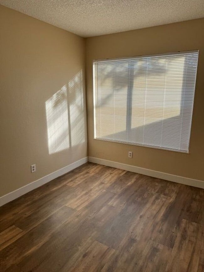 Building Photo - Spring Valley charmer