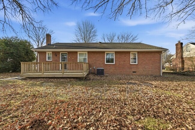 Building Photo - 8410 Yolanda Rd