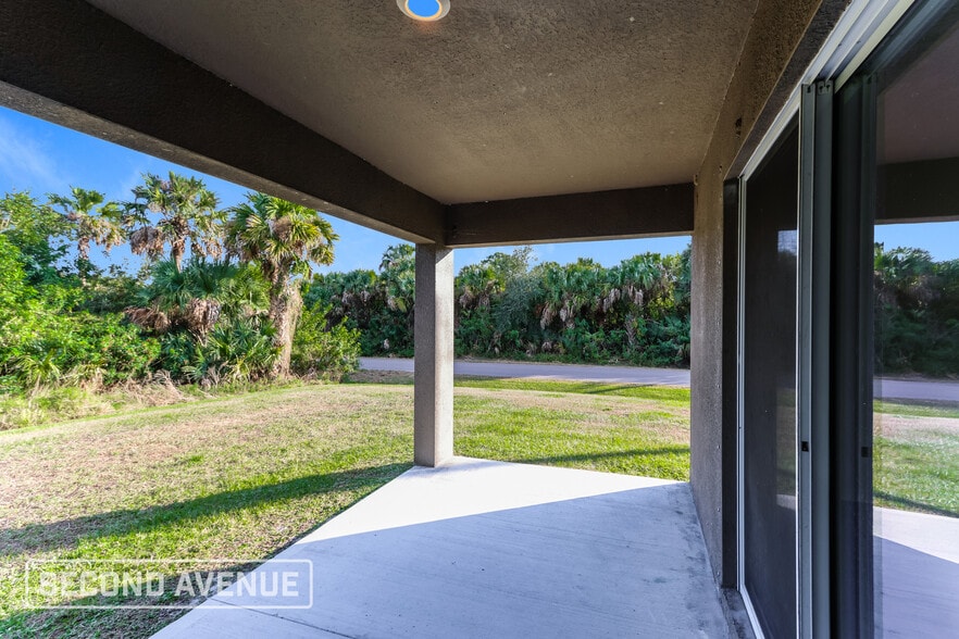 Building Photo - 3399 Lakeland Ave