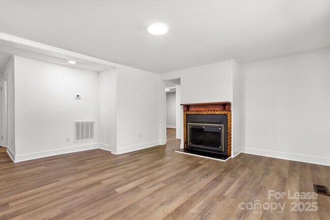 Building Photo - 761 Randa Dr