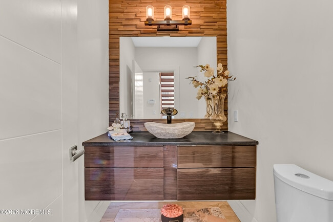 Building Photo - 243 Overbrook Ave