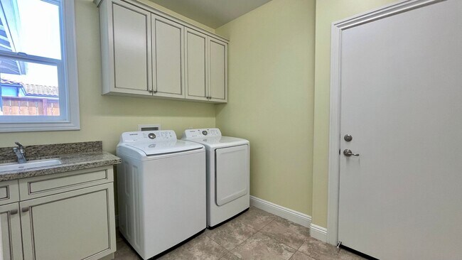 Building Photo - Exceptionally Maintained, Newer, Single Level 3-Bedroom Home with Air Conditioning in Serra Meadows