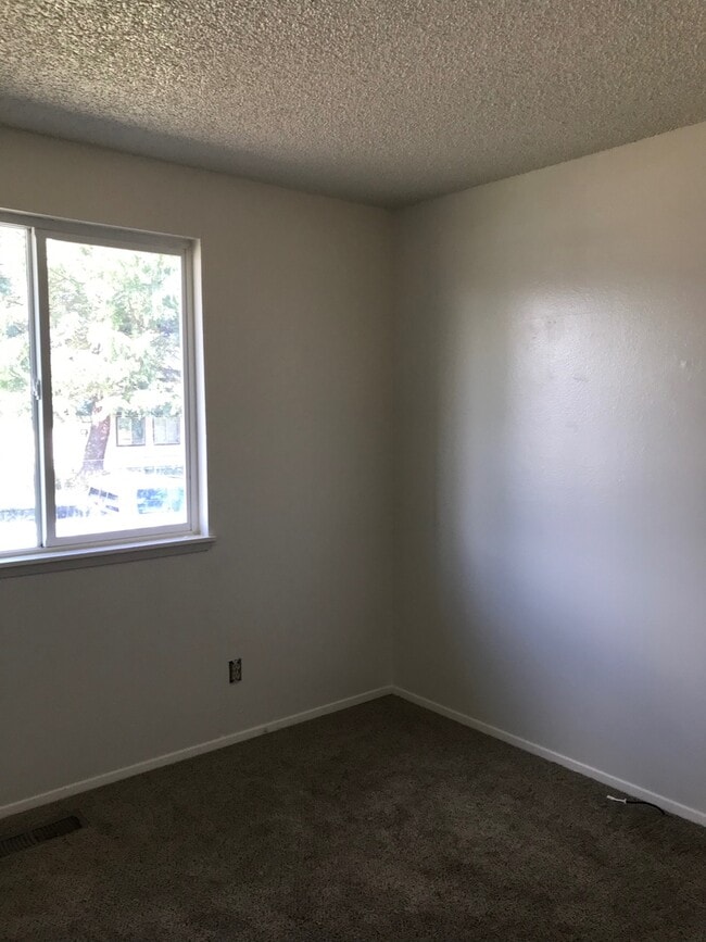 Building Photo - 3bd 1.5 ba in Tri City -
