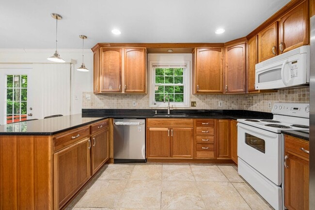 Building Photo - 11821 Sinclair Ln