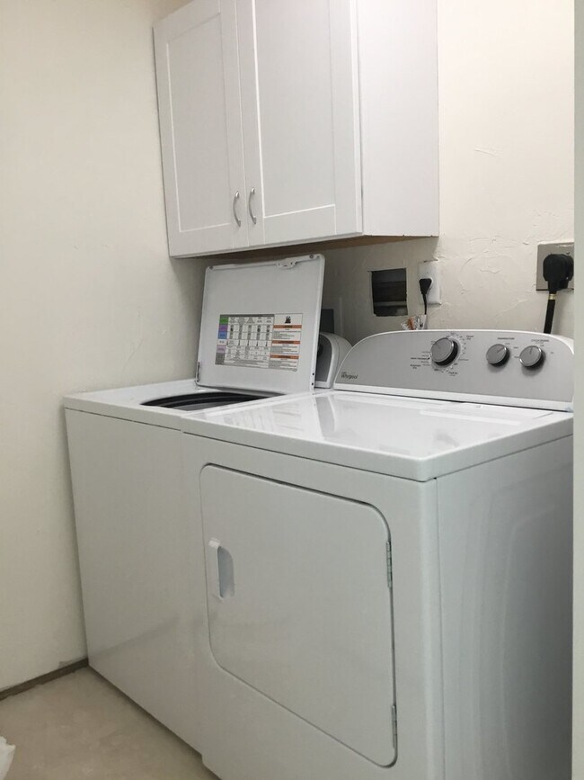 Building Photo - 2BR/2BA Venice Island Duplex