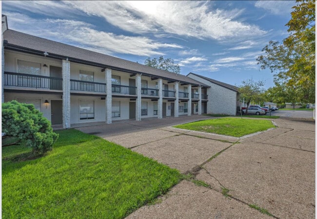 Building Photo - Maple Arms Apartments