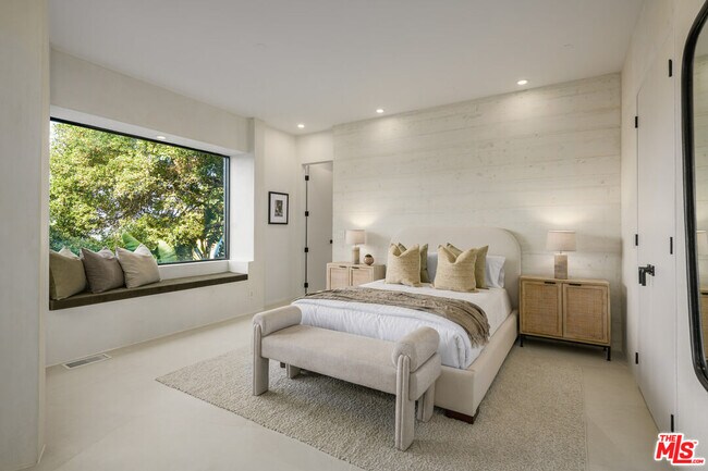 Building Photo - 8896 Lookout Mountain Ave