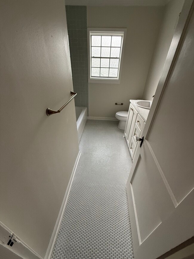 Building Photo - 117 Preston Ave