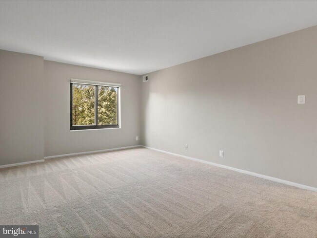 Building Photo - 203 Yoakum Pkwy