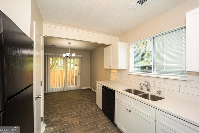 Building Photo - 8682 Cedar Creek Ridge