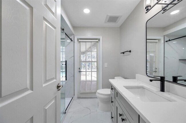 Building Photo - 8789 Maplewood Rd