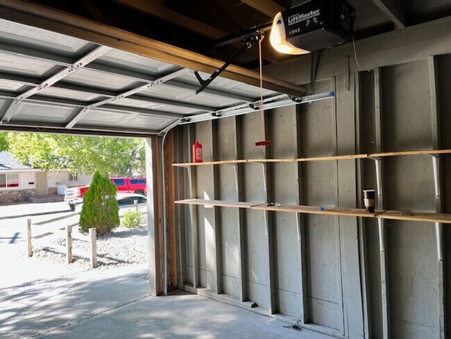 Building Photo - 3 Bedroom Home Centrally Located in Carson City