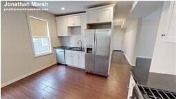 Building Photo - 10 Bayside St