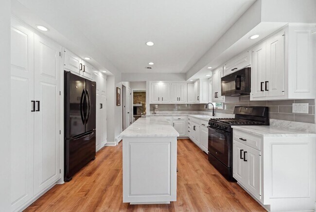Building Photo - 317 E Forest Ln