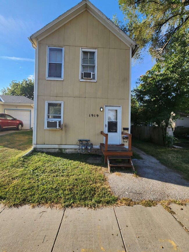 Building Photo - 1919 Castelar St