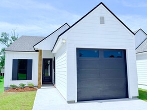 Building Photo - Brand New Construction Home in Prime Locat...