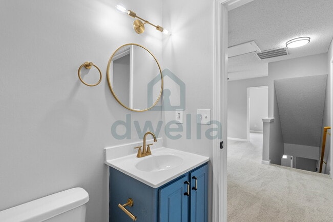 Building Photo - "Charming 3-Bedroom Retreat with 2.5 Baths...