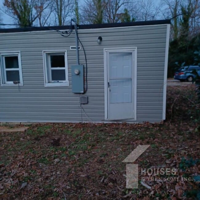 Building Photo - 122 Owens St