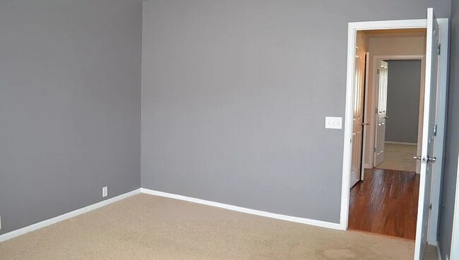 Building Photo - 2 bedroom townhome nestled in the heart of Fountain.