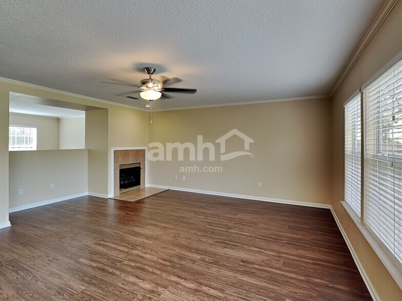 Building Photo - 325 Van Gogh Cir