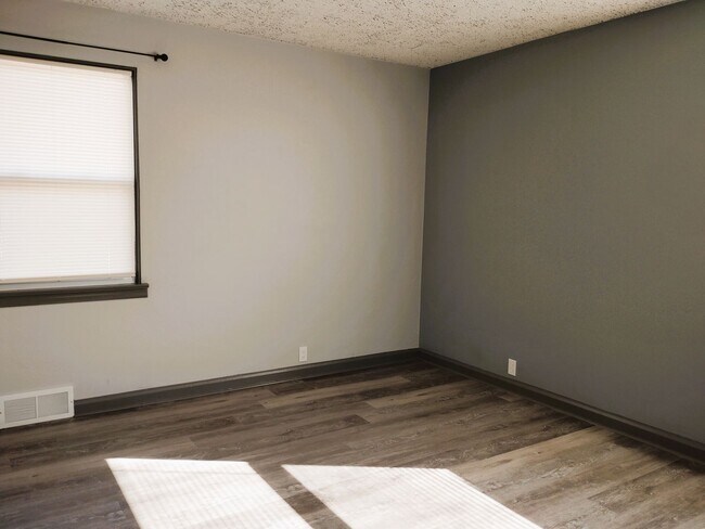 Building Photo - 1709 Jay Ave