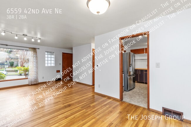 Building Photo - 6559 42nd Ave NE