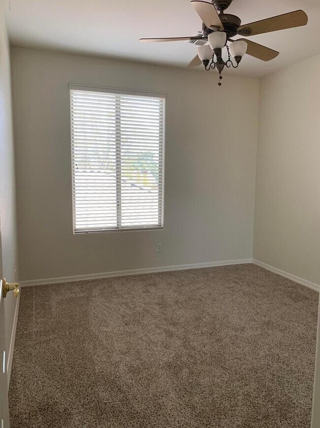 Building Photo - 1530 W Thompson Way