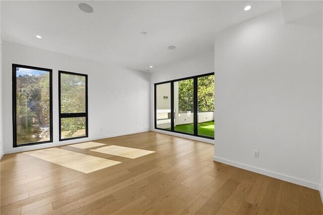 Building Photo - 3566 Cantrell Rd NE