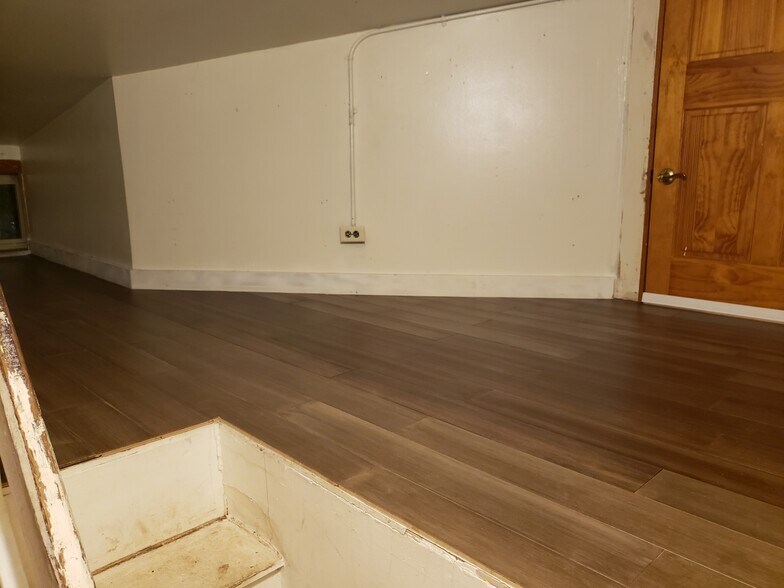 Building Photo - 317 Nelms Ave NE