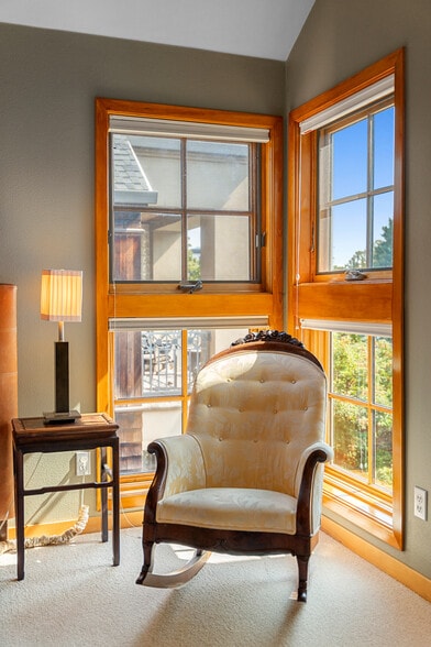 Building Photo - 2537 NW Upshur St