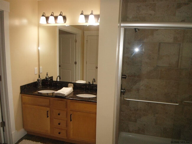 Building Photo - 48 Wright St