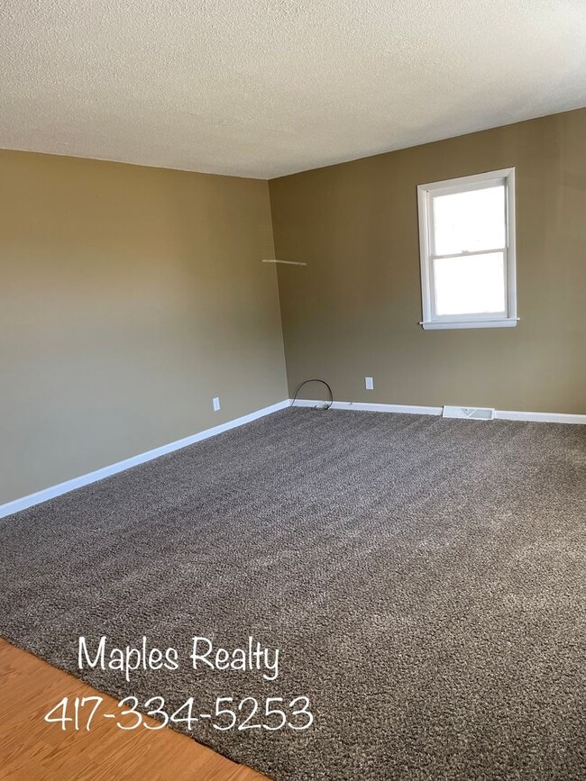 Building Photo - 2 bed / 2 bath home CENTER OF TOWN - BRANS...