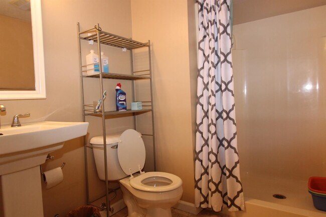 Building Photo - 1396 Heatherwood Ln