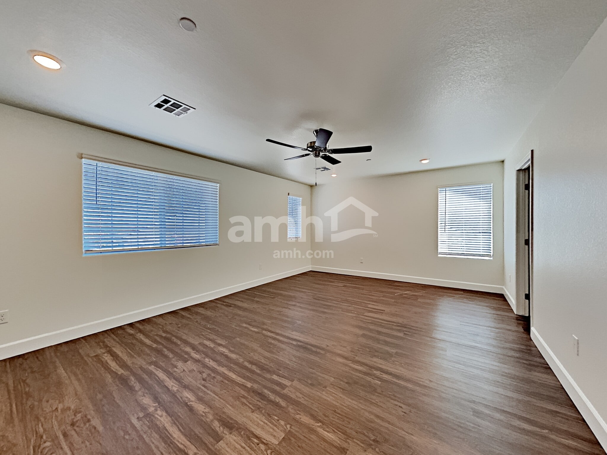 Building Photo - 696 N Water St