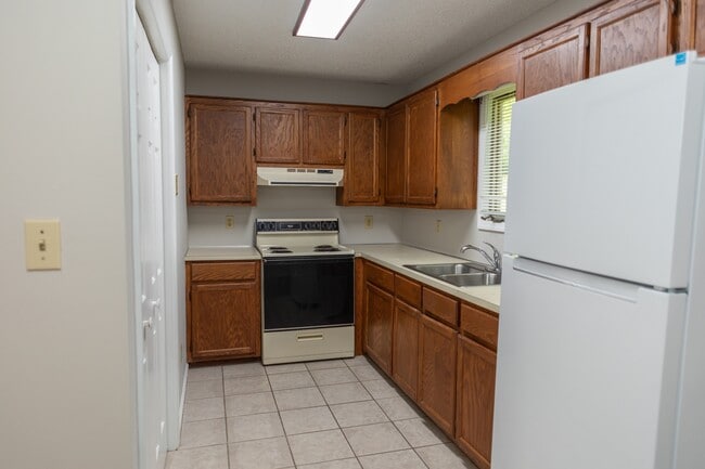 Building Photo - 127 Stephens Dr