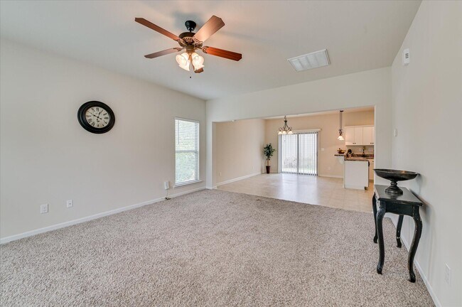 Building Photo - 880 Westlawn Dr
