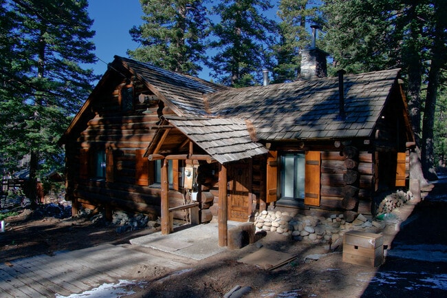 Primary Photo - 40 Gull St