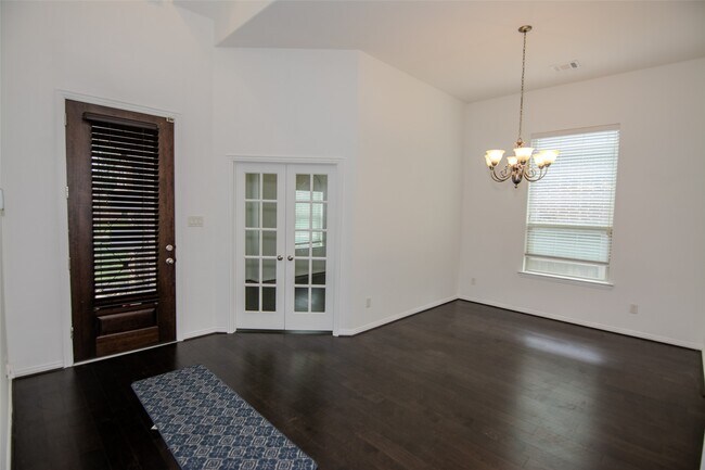 Building Photo - 18122 Glenlyon Dr