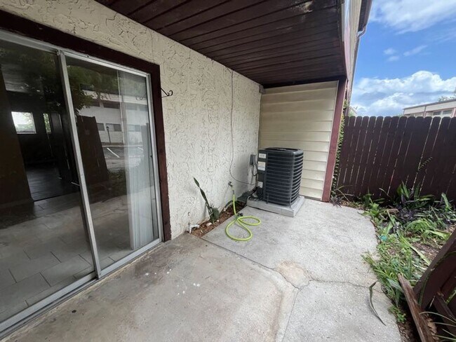 Building Photo - 3979 Crayrich Cir